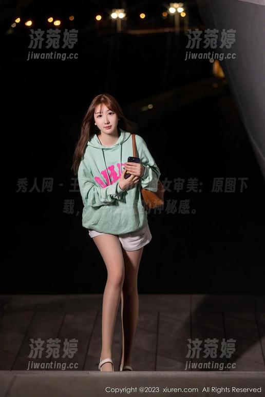秀人网 - 王馨瑶yanni修女审美：原图下载，带点戏谑的神秘感。