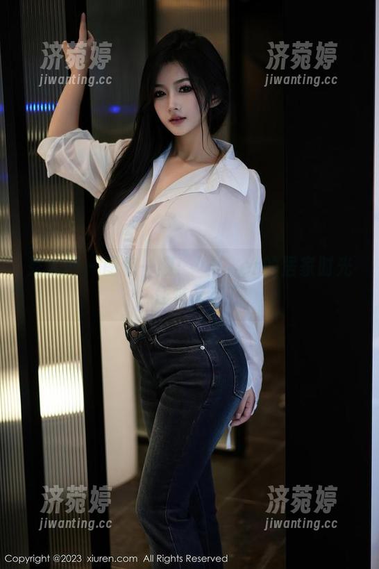 秀人网 - 图包一窥：玥儿玥er的居家时光，任性又自在