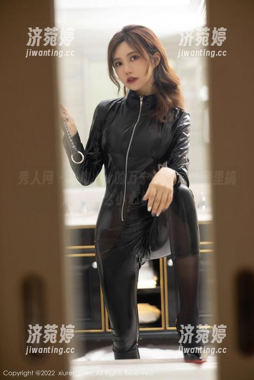 秀人网-玥儿玥er 秀人网 - 玥儿玥er的万宁旅拍,私房里搞什么小心机?