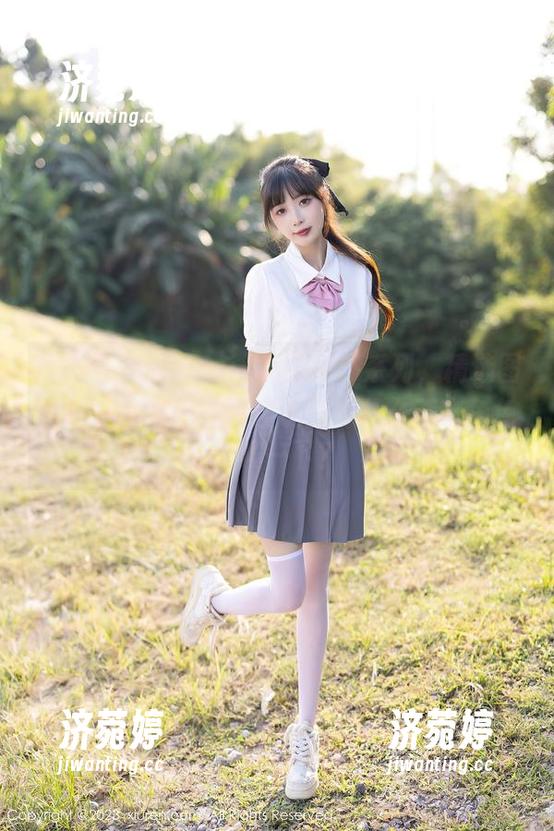 秀人网 - 瑞瑞ruirui的女仆系列，精选图片每一张都像在诗意说：为什么不来角色扮演一下？