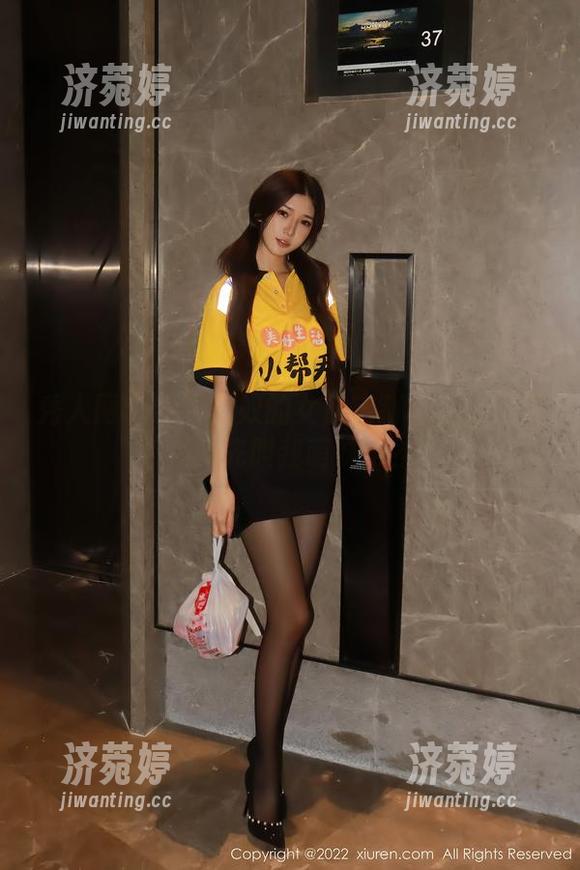 秀人网-盼盼玉奴 秀人网 - 盼盼玉奴的女仆定制写真:你要不要先叫我萌妹子?