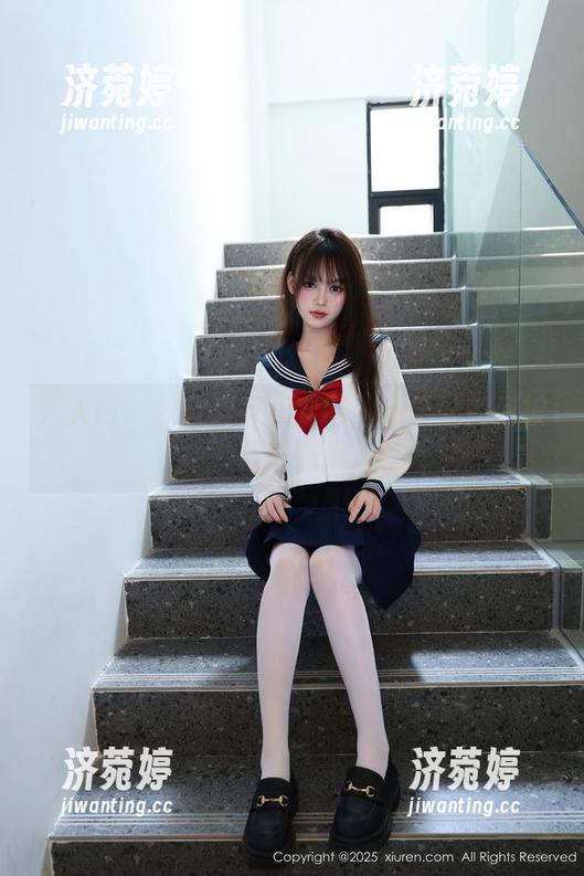 秀人网 - 软软爱吃肉定制：看学妹如何被镜头宠爱