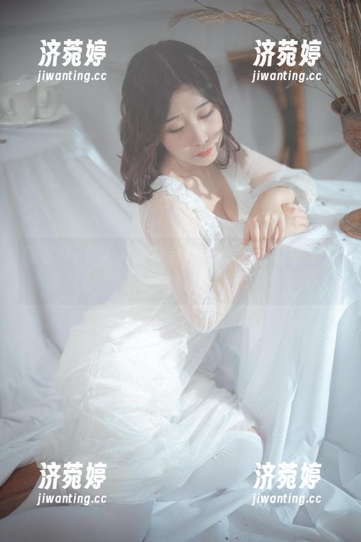 穆零Mu0 穆零Mu0乱入棉袜套图:袜子也可以是情绪的载体。