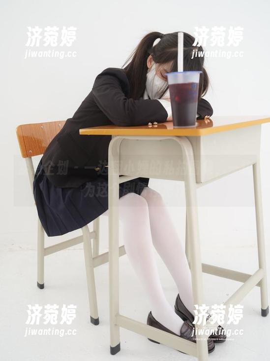 紧急企划-小婕 紧急企划 - 一边翻小婕的私拍图集,一边为这个剧情捏把汗