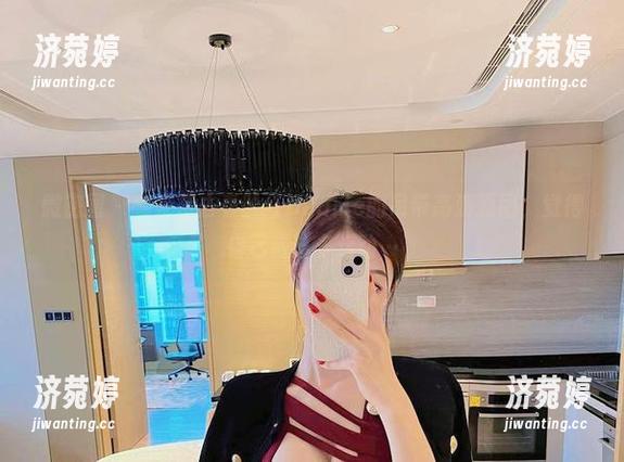 微密圈 - 翻来覆去看脸红Dearie的吊带高清原图，觉得自己应该多运动…