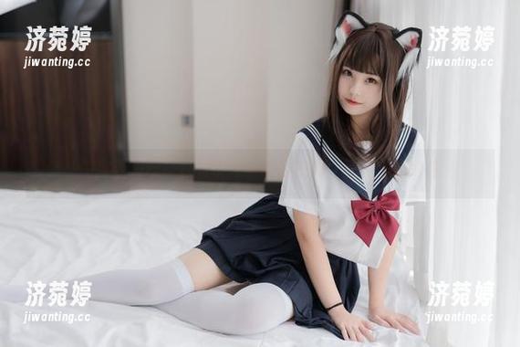 蜜汁猫裘 图库新发现!我对蜜汁猫裘的美脚,毫无理由好感