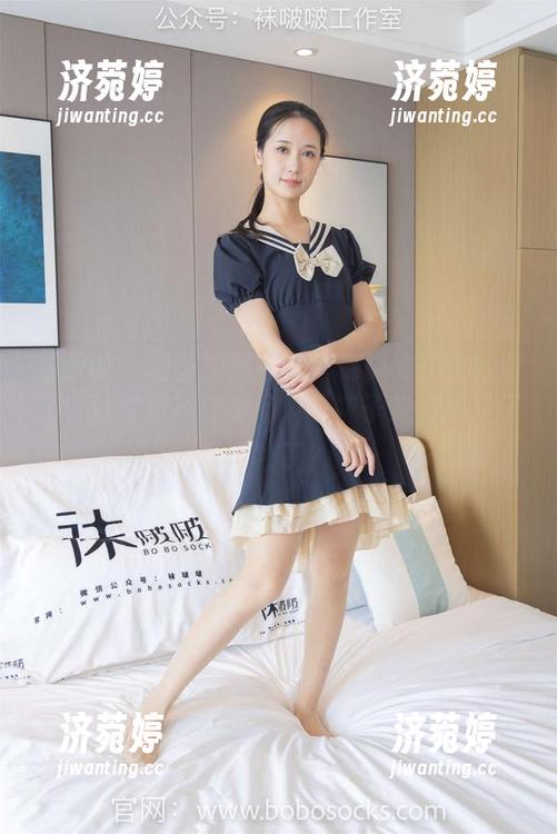 袜啵啵 - 稚予的黑色中筒棉袜实在太高清了，让你忍不住想问：“袜子是素颜，还是化妆了？”