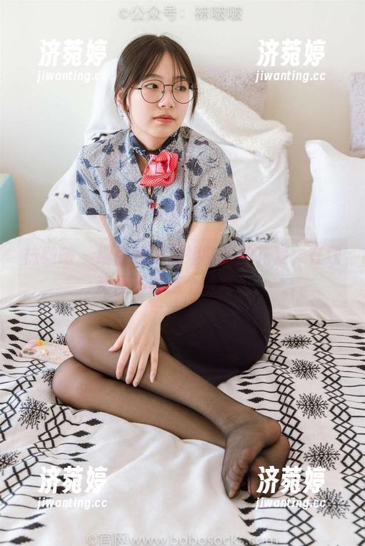 袜啵啵-稚予 袜啵啵 - 细品稚予空姐制服的花絮,在线资源不妨点个赞再说。
