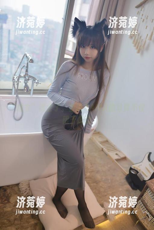 “睡衣”误会了。雪琪SAMA的写真不仅限于床边