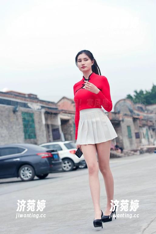 魔镜街拍-婷婷 魔镜街拍 - 福利时间!寒风里,婷婷的肉丝圣诞写真让我心里小鹿乱撞,好吧其实是有点冷…