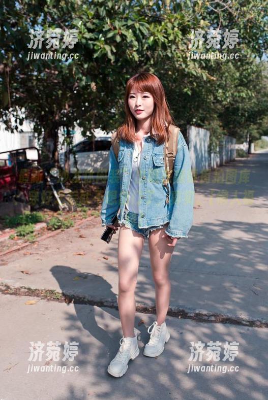 最新“沙发休闲装”出现在魔镜街拍图库：穿好之后就不想出门了，真实。[懒人福利]