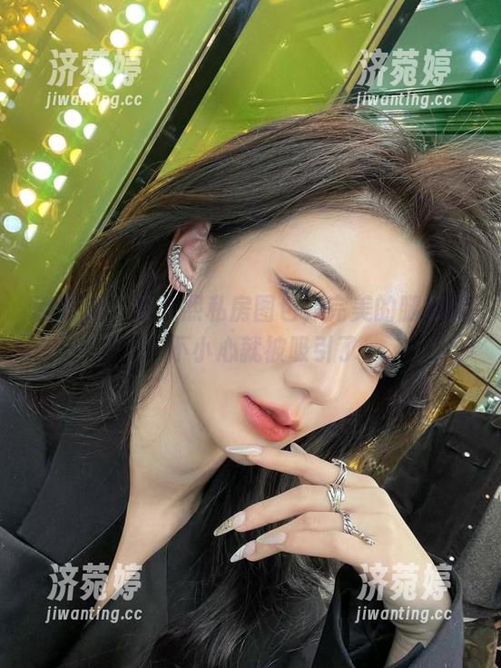 黎允熙 微密圈 - 黎允熙私房图包,完美的腿和足,不小心就被吸引了