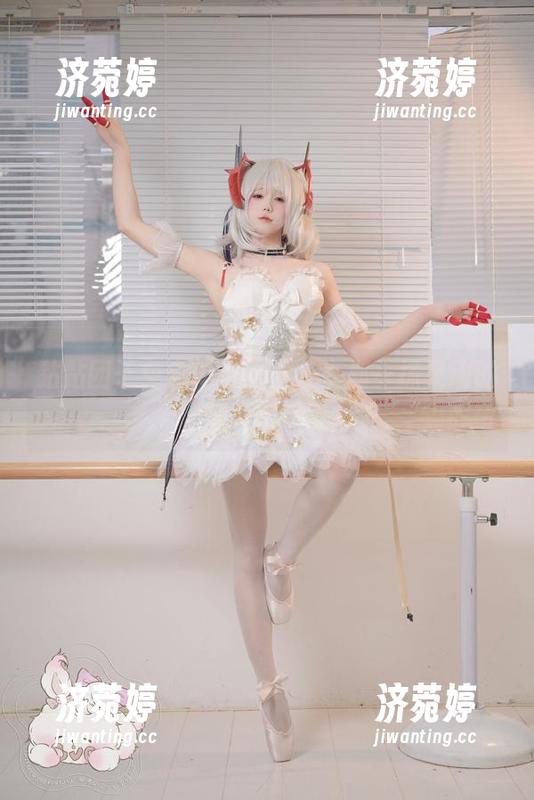 黏黏团子兔 黏黏团子兔穿体操服,分享那一抹灵动的可爱写真集